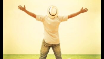 In the Moment: Exploring Mindfulness για μια Ισορροπημένη Ύπαρξη